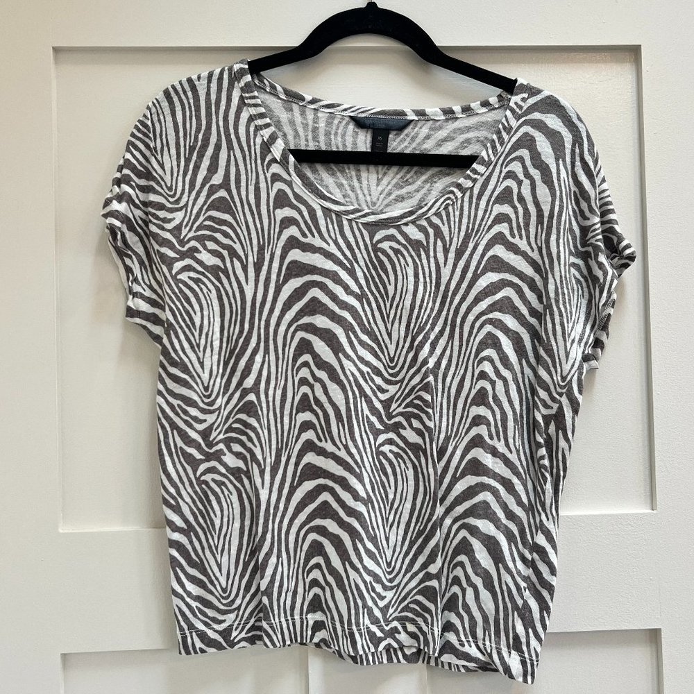 100% Linen Scoop-Neck Shirt in zebra print size XS  Banana Republic